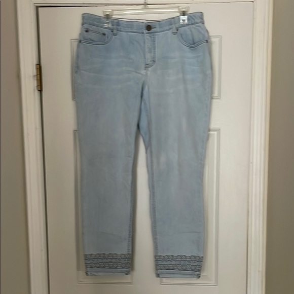 Signature Slimming by CJ Banks -,Women's Light Blue Jeans with Embroidery - 14W - Picture 1 of 6